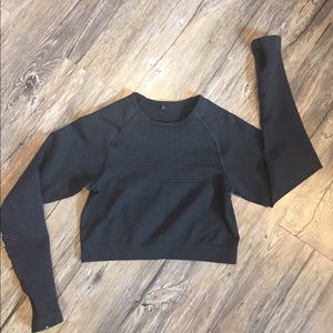 Alphalete Black long sleeve crop